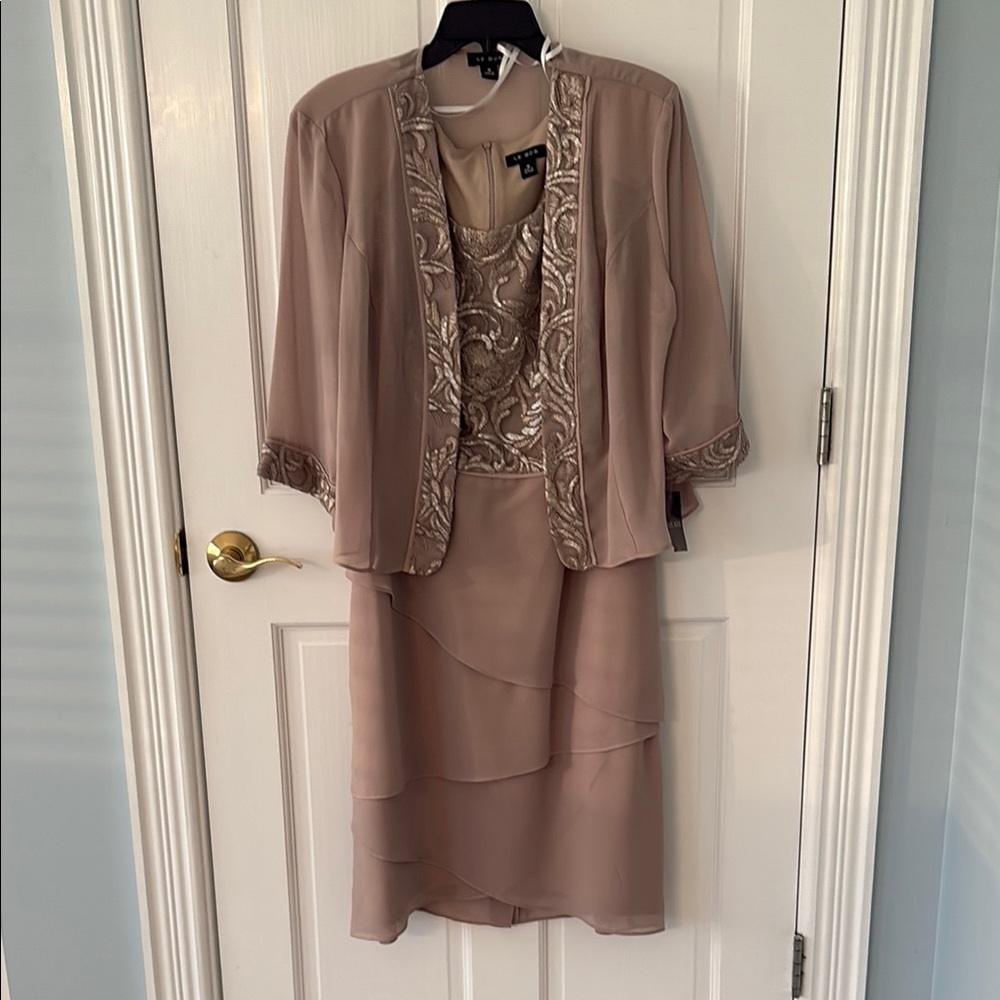 Elegant Beige Women's Skirt Set